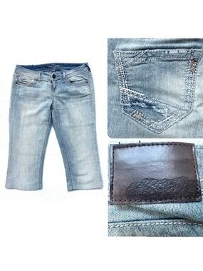 Maurices Faded Blue Cropped Jeans Size 6